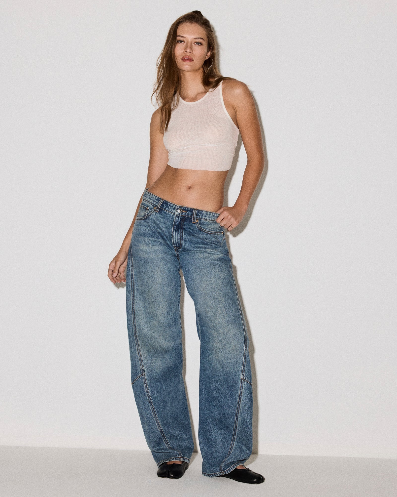 THE BLEECKER Imperial Blue Low-Rise Barrel Denim Women's Jeans | Steve Madden