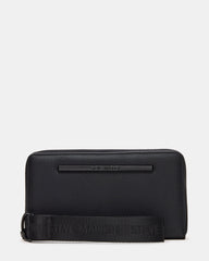 ZIP Wallet Black Zipper Cloure Wristlet Wallet | Steve Madden